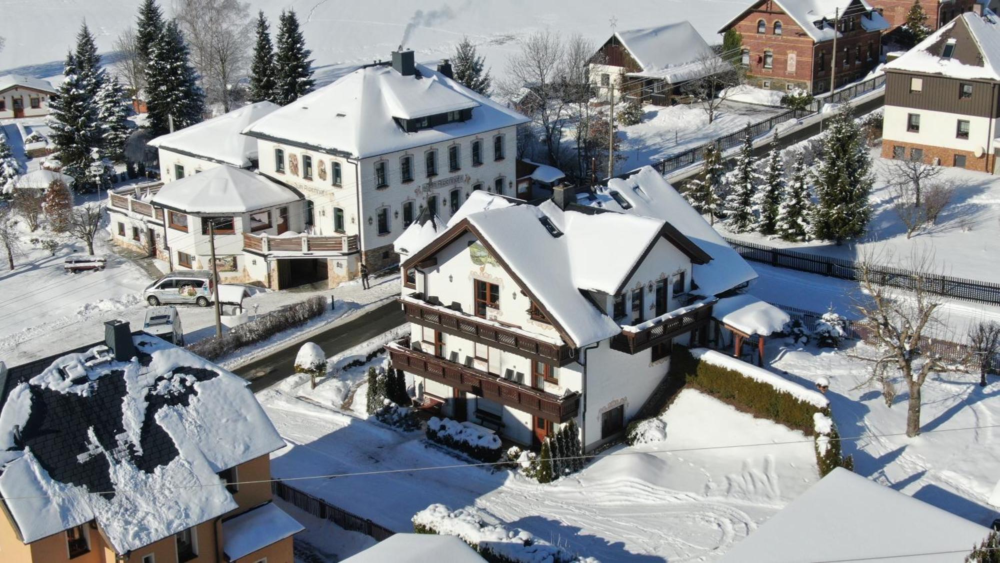 Hotel Alpenhof Markneukirchen Экстерьер фото